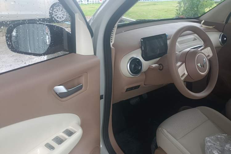 Used Wuling Hongguang MINIEV 2025 Four-Door Version Advanced Edition Driver Seat