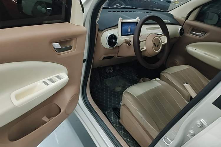 Used Wuling Hongguang MINIEV 2025 Four-Door Version Advanced Edition Driver Seat