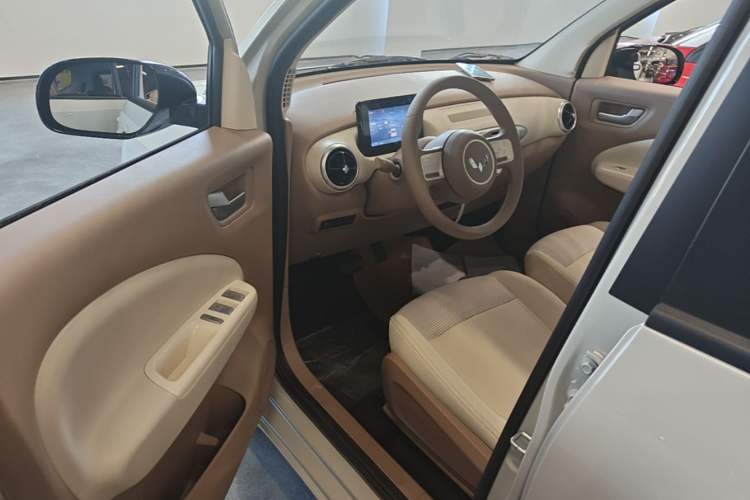 Used Wuling Hongguang MINIEV 2025 Four-Door Version Advanced Edition Driver Seat