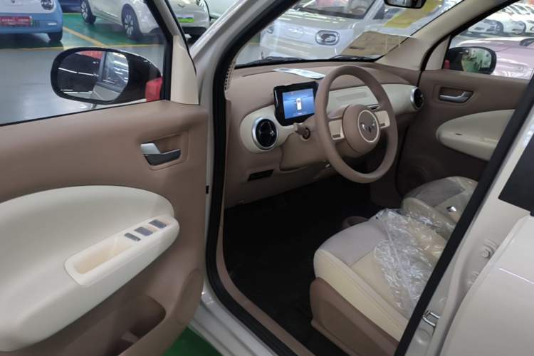 Used Wuling Hongguang MINIEV 2025 Four-Door Version Advanced Edition Driver Seat