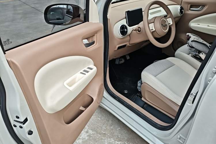 Used Wuling Hongguang MINIEV 2025 Four-Door Version Advanced Edition Driver Seat