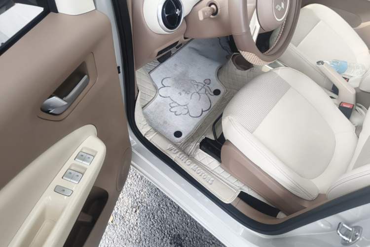 Used Wuling Hongguang MINIEV 2025 Four-Door Version Advanced Edition Driver Seat