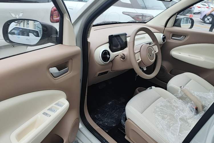 Used Wuling Hongguang MINIEV 2025 Four-Door Version Advanced Edition Driver Seat