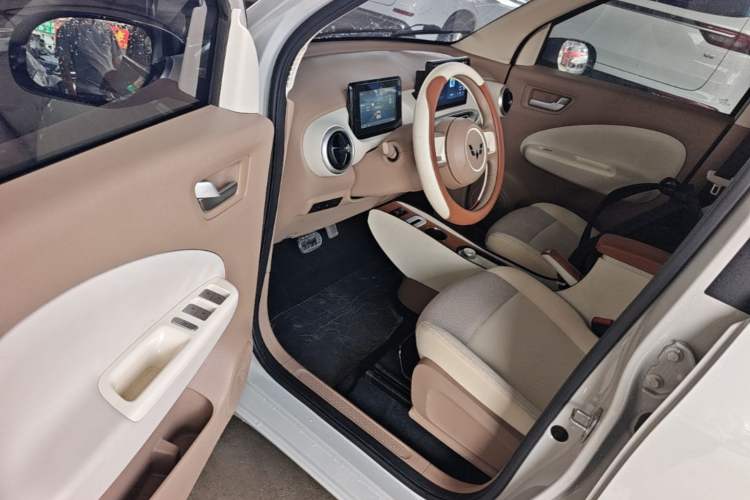 Used Wuling Hongguang MINIEV 2025 Four-Door Version Advanced Edition Driver Seat