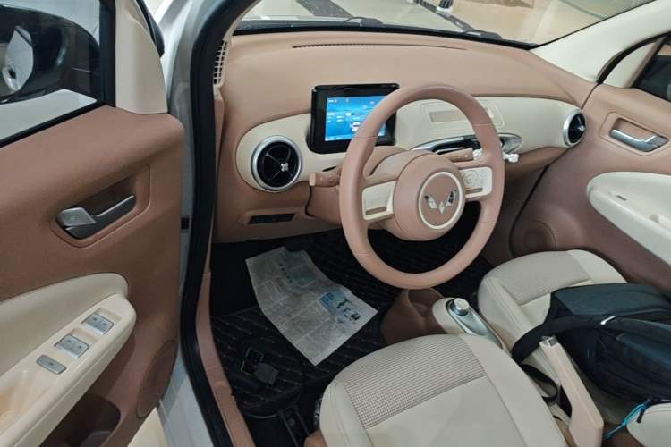 Used Wuling Hongguang MINIEV 2025 Four-Door Version Advanced Edition Driver Seat