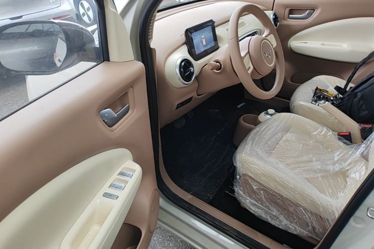 Used Wuling Hongguang MINIEV 2025 Four-Door Version Advanced Edition Driver Seat