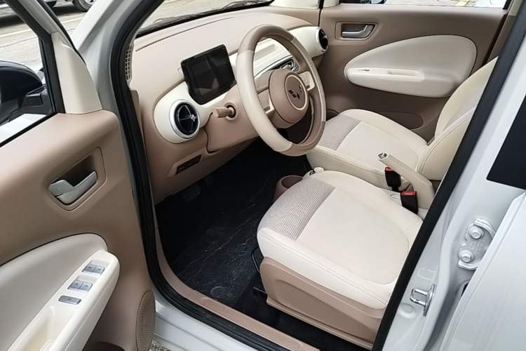 Used Wuling Hongguang MINIEV 2025 Four-Door Version Premium Edition Driver Seat