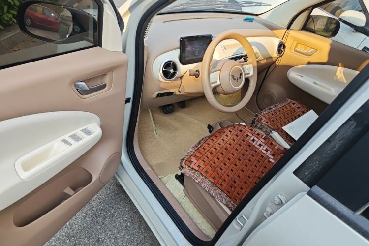 Used Wuling Hongguang MINIEV 2025 Four-Door Version Advanced Edition Driver Seat