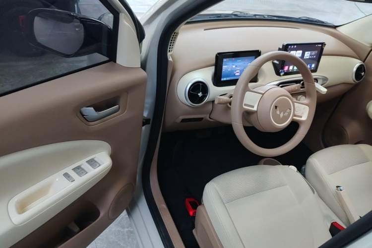 Used Wuling Hongguang MINIEV 2025 Four-Door Version Advanced Edition Driver Seat