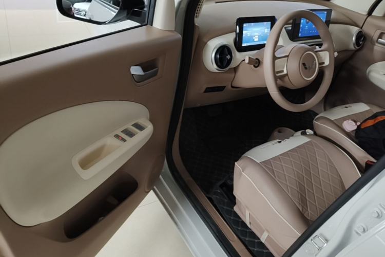 Used Wuling Hongguang MINIEV 2025 Four-Door Version Premium Edition Driver Seat