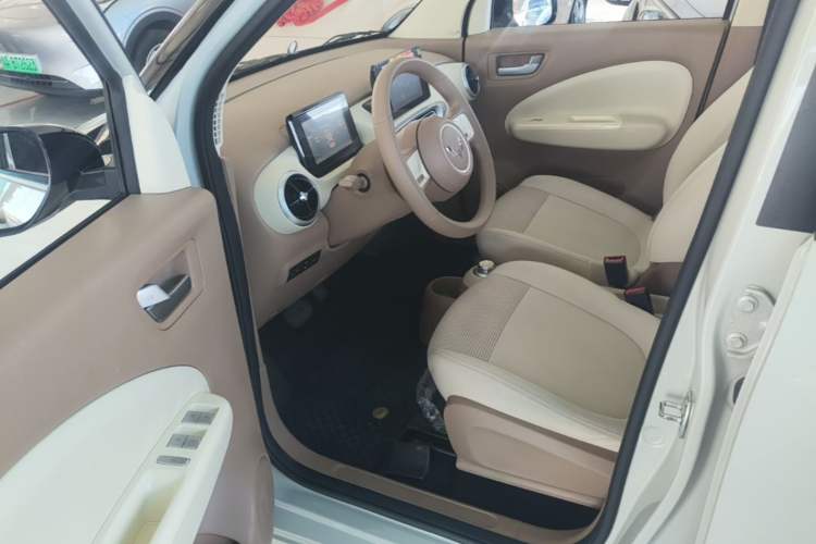 Used Wuling Hongguang MINIEV 2025 Four-Door Version Premium Edition Driver Seat