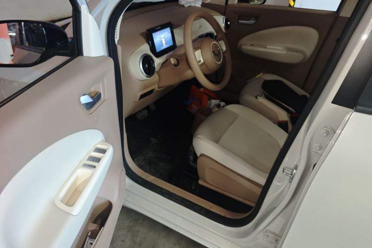 Used Wuling Hongguang MINIEV 2025 Four-Door Version Advanced Edition Driver Seat
