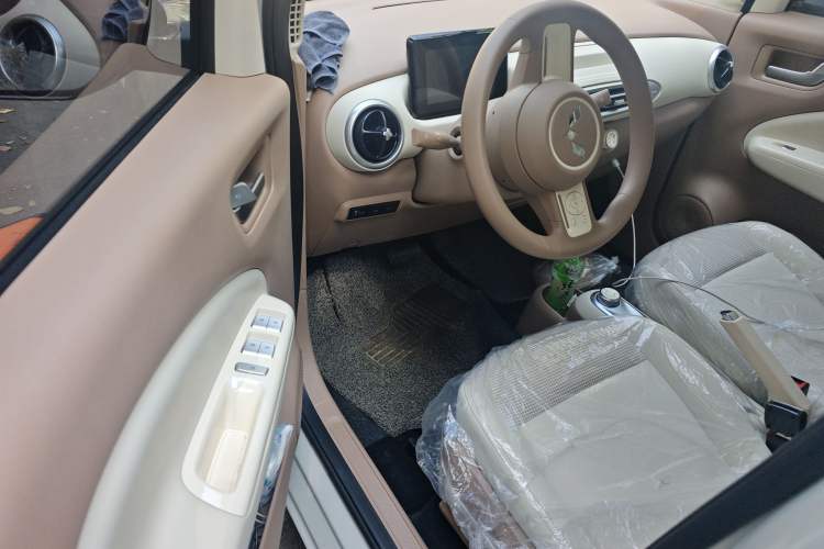 Used Wuling Hongguang MINIEV 2025 Four-Door Version Advanced Edition Driver Seat