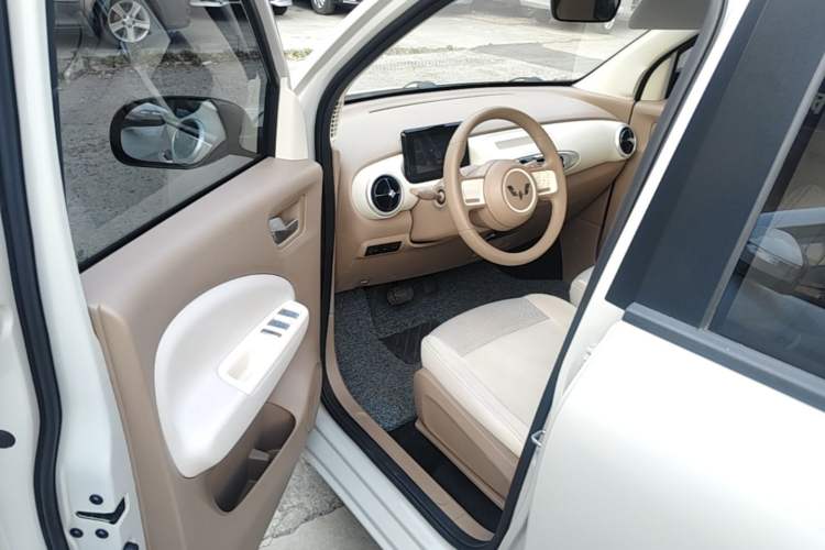 Used Wuling Hongguang MINIEV 2025 Four-Door Version Advanced Edition Driver Seat