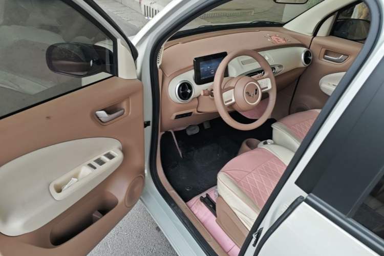 Used Wuling Hongguang MINIEV 2025 Four-Door Version Advanced Edition Driver Seat