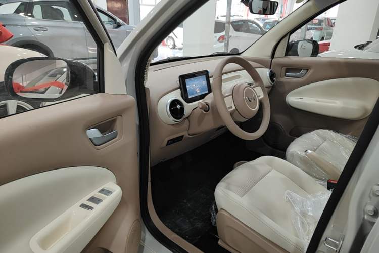 Used Wuling Hongguang MINIEV 2025 Four-Door Version Advanced Edition Driver Seat