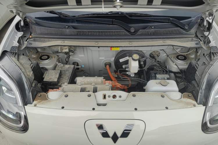 Used Wuling Hongguang MINIEV 2025 Four-Door Version Zhenxiang+ Edition Engine Bay