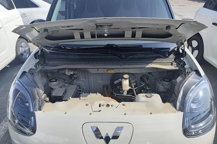 Used Wuling Hongguang MINIEV 2025 Four-Door Version Zhenxiang+ Edition Engine Bay