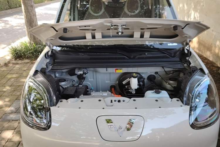 Used Wuling Hongguang MINIEV 2025 Four-Door Version Advanced Edition Engine Bay
