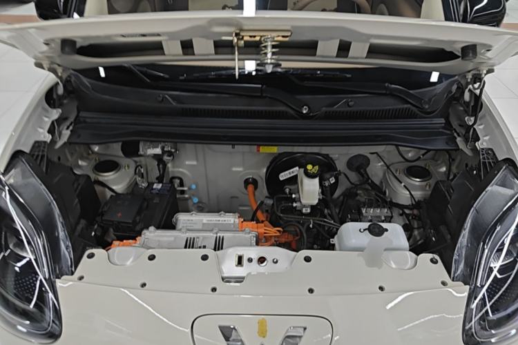 Used Wuling Hongguang MINIEV 2025 Four-Door Version Zhenxiang+ Edition Engine Bay