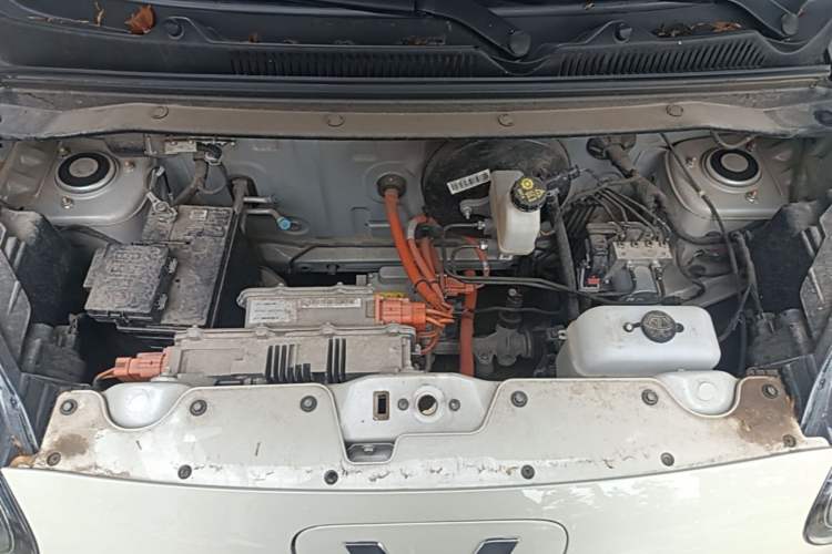 Used Wuling Hongguang MINIEV 2025 Four-Door Version Zhenxiang+ Edition Engine Bay
