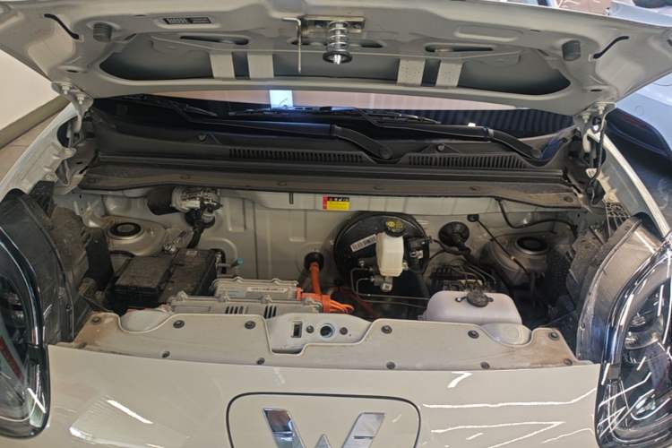 Used Wuling Hongguang MINIEV 2025 Four-Door Version Advanced Edition Engine Bay