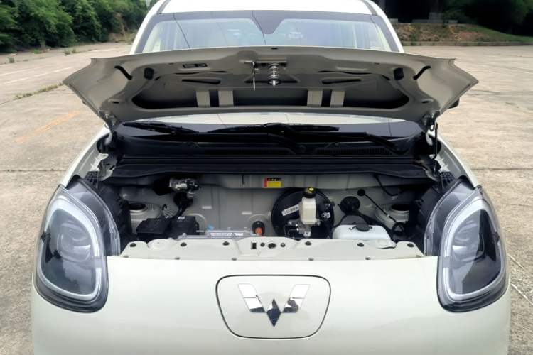 Used Wuling Hongguang MINIEV 2025 Four-Door Version Advanced Edition Engine Bay