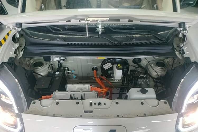 Used Wuling Hongguang MINIEV 2025 Four-Door Version Advanced Edition Engine Bay