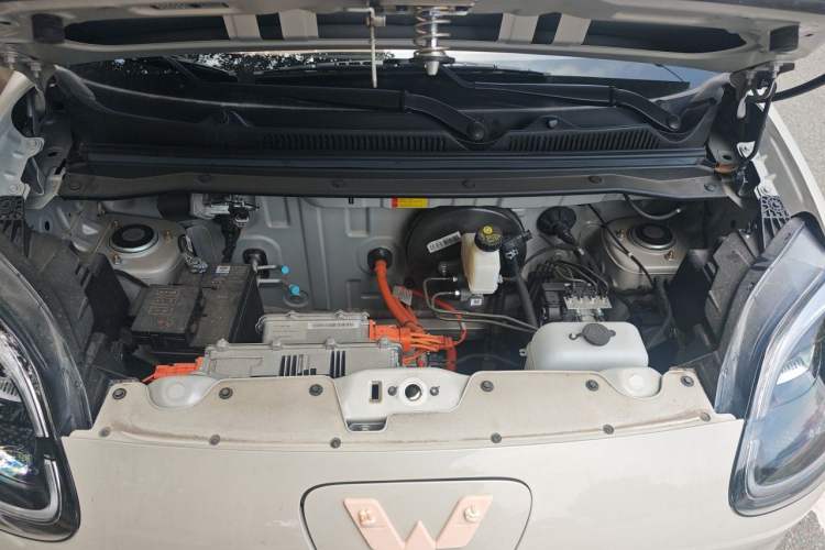 Used Wuling Hongguang MINIEV 2025 Four-Door Version Zhenxiang+ Edition Engine Bay