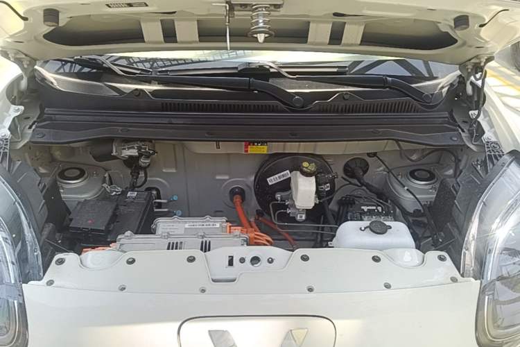 Used Wuling Hongguang MINIEV 2025 Four-Door Version Advanced Edition Engine Bay