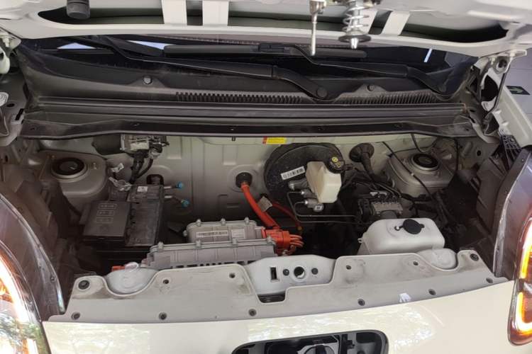 Used Wuling Hongguang MINIEV 2025 Four-Door Version Advanced Edition Engine Bay