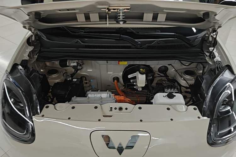 Used Wuling Hongguang MINIEV 2025 Four-Door Version Zhenxiang+ Edition Engine Bay