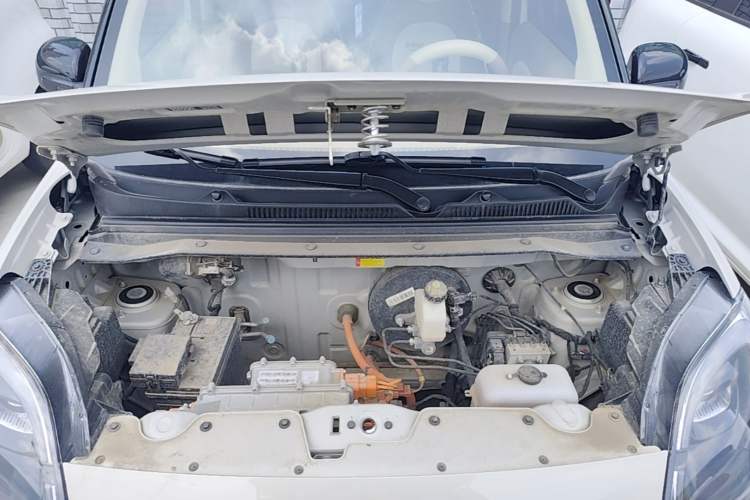 Used Wuling Hongguang MINIEV 2025 Four-Door Version Zhenxiang+ Edition Engine Bay