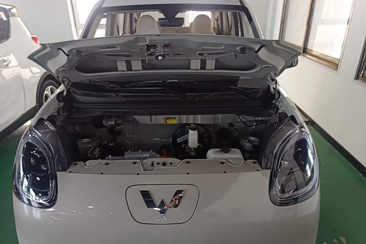 Used Wuling Hongguang MINIEV 2025 Four-Door Version Advanced Edition Engine Bay