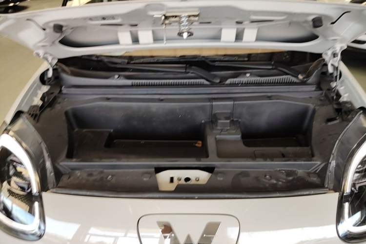 Used Wuling Hongguang MINIEV 2025 Four-Door Version Advanced Edition Engine Bay