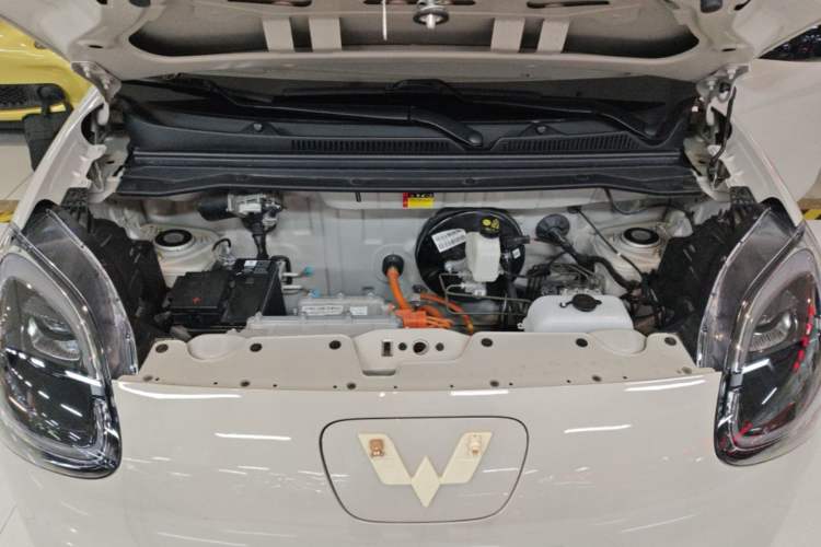 Used Wuling Hongguang MINIEV 2025 Four-Door Version Advanced Edition Engine Bay