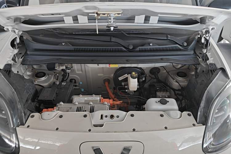 Used Wuling Hongguang MINIEV 2025 Four-Door Version Zhenxiang+ Edition Engine Bay