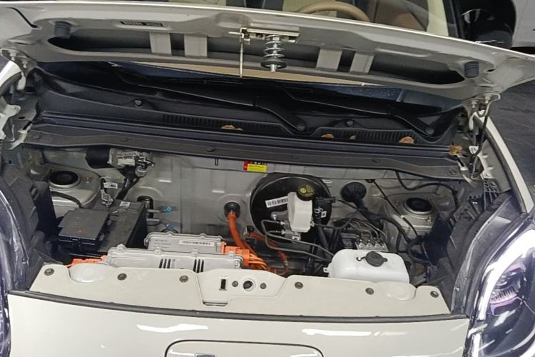 Used Wuling Hongguang MINIEV 2025 Four-Door Version Zhenxiang+ Edition Engine Bay