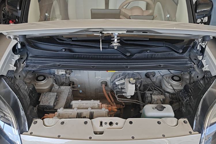 Used Wuling Hongguang MINIEV 2025 Four-Door Version Zhenxiang+ Edition Engine Bay