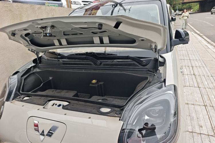 Used Wuling Hongguang MINIEV 2025 Four-Door Version Zhenxiang+ Edition Engine Bay