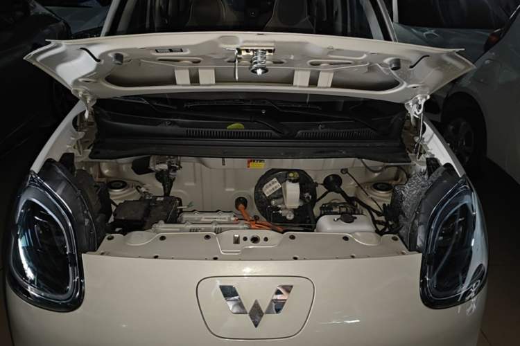 Used Wuling Hongguang MINIEV 2025 Four-Door Version Advanced Edition Engine Bay