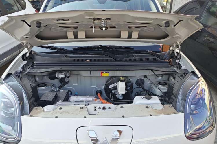 Used Wuling Hongguang MINIEV 2025 Four-Door Version Advanced Edition Engine Bay