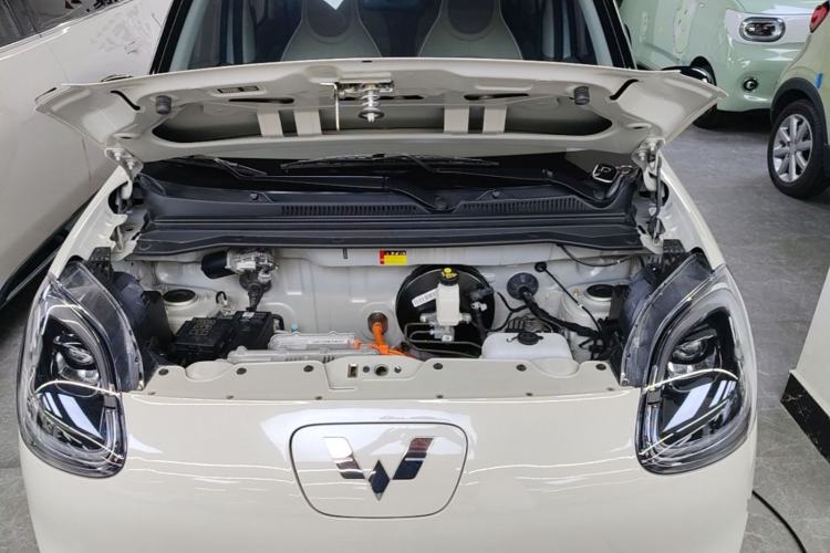 Used Wuling Hongguang MINIEV 2025 Four-Door Version Zhenxiang+ Edition Engine Bay