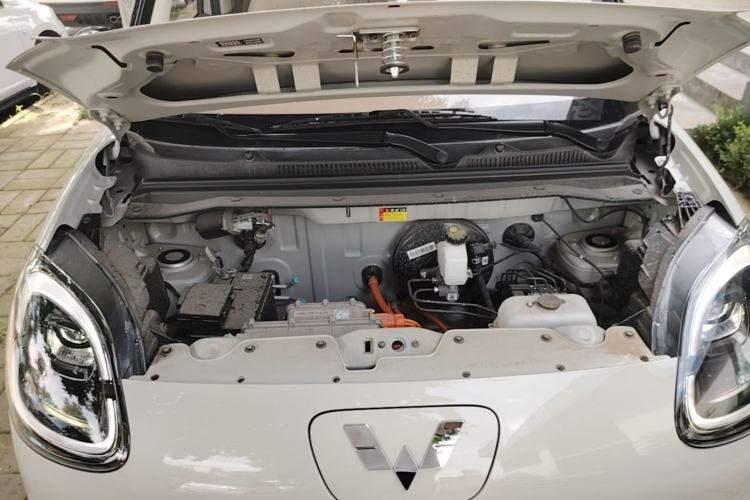 Used Wuling Hongguang MINIEV 2025 Four-Door Version Zhenxiang+ Edition Engine Bay