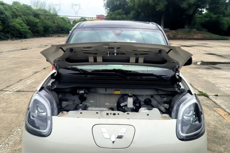 Used Wuling Hongguang MINIEV 2025 Four-Door Version Zhenxiang+ Edition Engine Bay