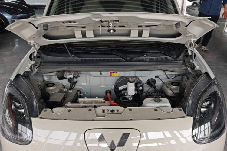 Used Wuling Hongguang MINIEV 2025 Four-Door Version Advanced Edition Engine Bay