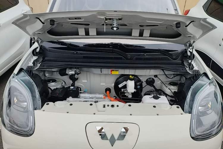 Used Wuling Hongguang MINIEV 2025 Four-Door Version Advanced Edition Engine Bay