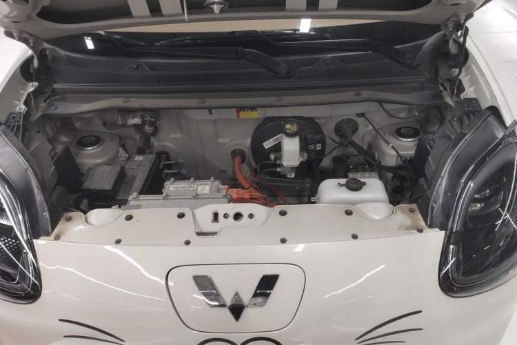 Used Wuling Hongguang MINIEV 2025 Four-Door Version Zhenxiang+ Edition Engine Bay