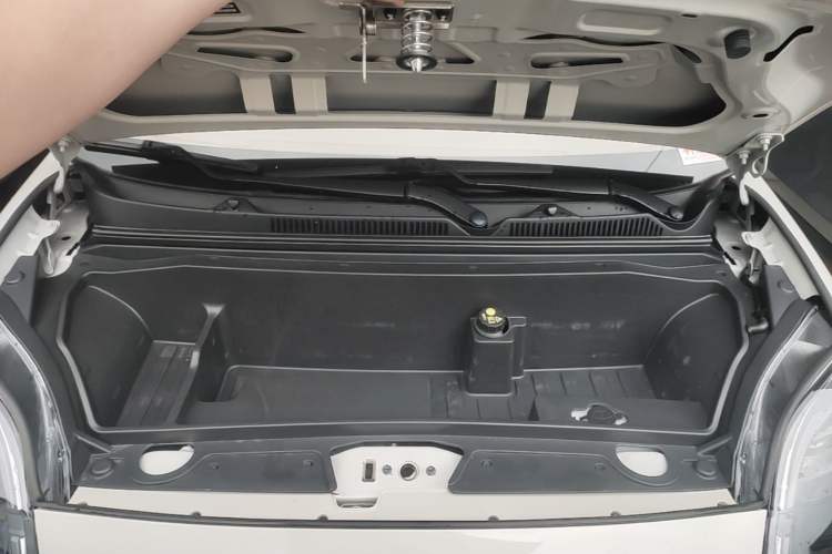 Used Wuling Hongguang MINIEV 2025 Four-Door Version Advanced Edition Engine Bay