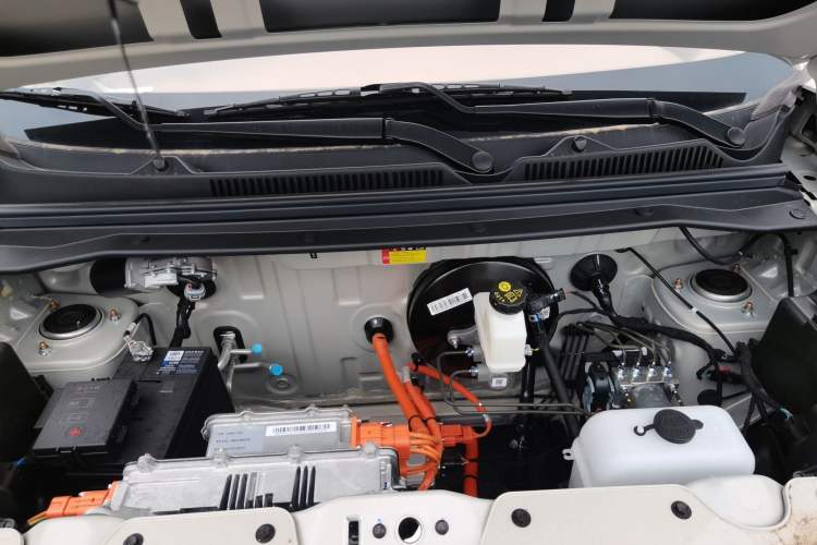 Used Wuling Hongguang MINIEV 2025 Four-Door Version Advanced Edition Engine Bay